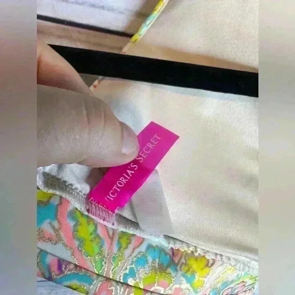 Victoria Secret paisley patterned triangle bikini top - Picture 5 of 6